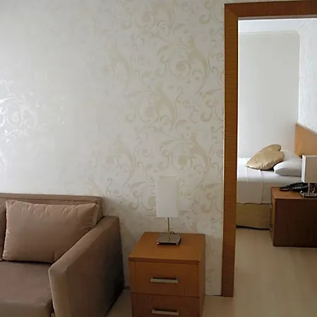 Hotel Devamli *